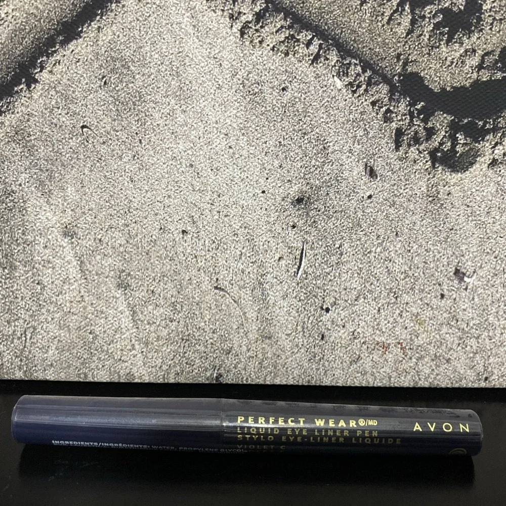 AVON Perfect Wear Liquid‎ Eye Liner Pen Violet Sealed New